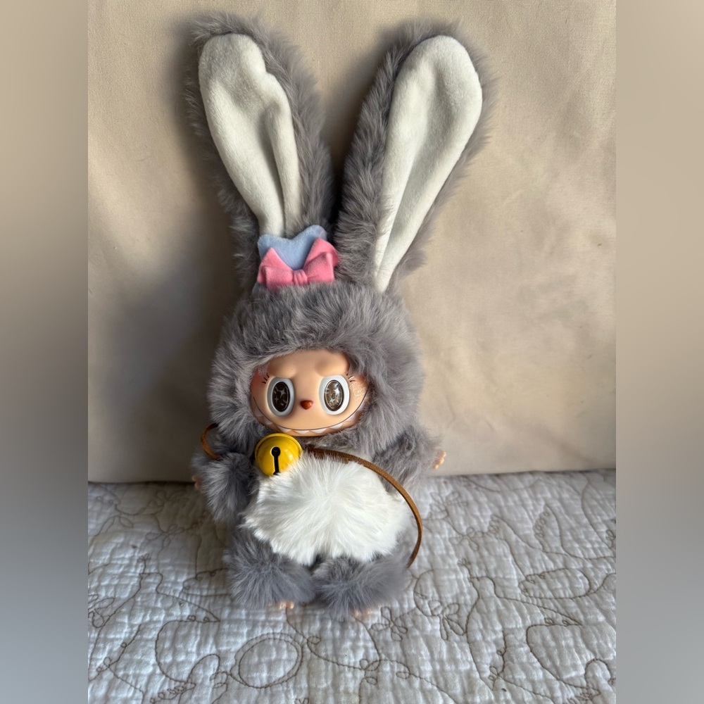 🐰
Long Ears Custom Labubu Grey removable Barrett & Bell (1)